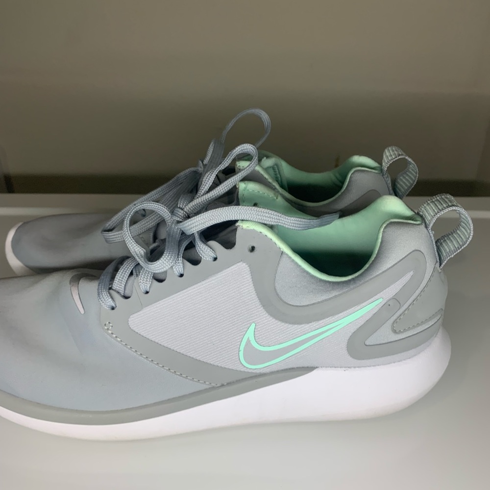 Nike Womens Lunarsolo Running Shoes Wolf Grey US10